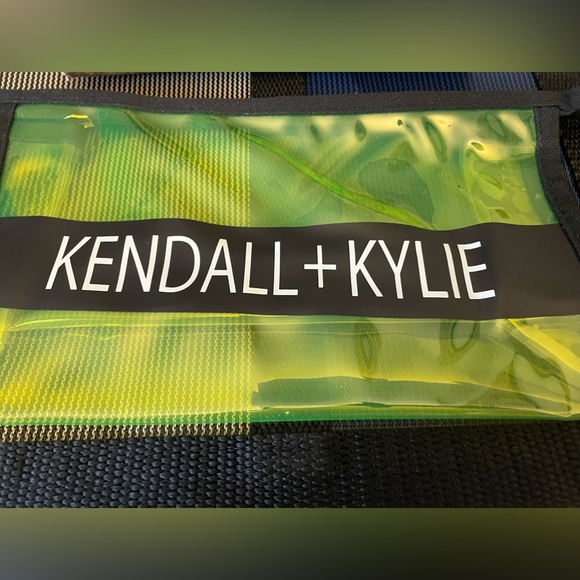 NEW🌈 Kendall &  Kylie Kardashian
Travel-Make up bag🌹 - Picture 3 of 8